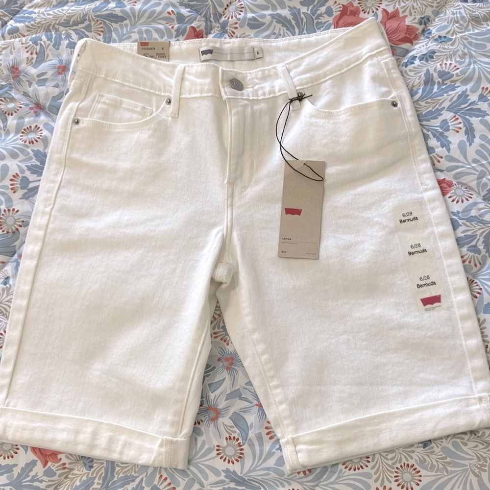 Levi’s NWT White Bermuda Jean Shorts PRICE DROPPED!
